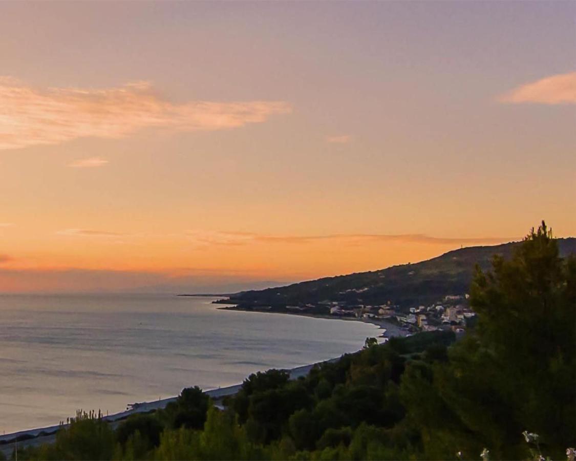 Casa Vacanze Il Paese Dipinto Montegiordano Luaran gambar